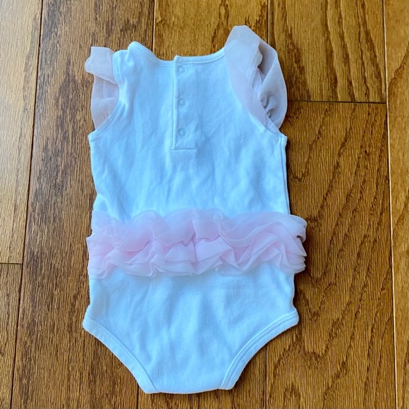 Baby gear | soft pink tutu and bow onesie. - Picture 3 of 4